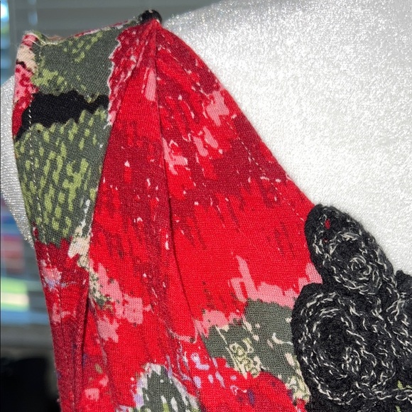 Floral Sleeveless Top with Lace Detail - Picture 4 of 8